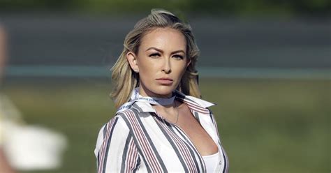 Paulina Gretzky goes topless in sultry snap that has。